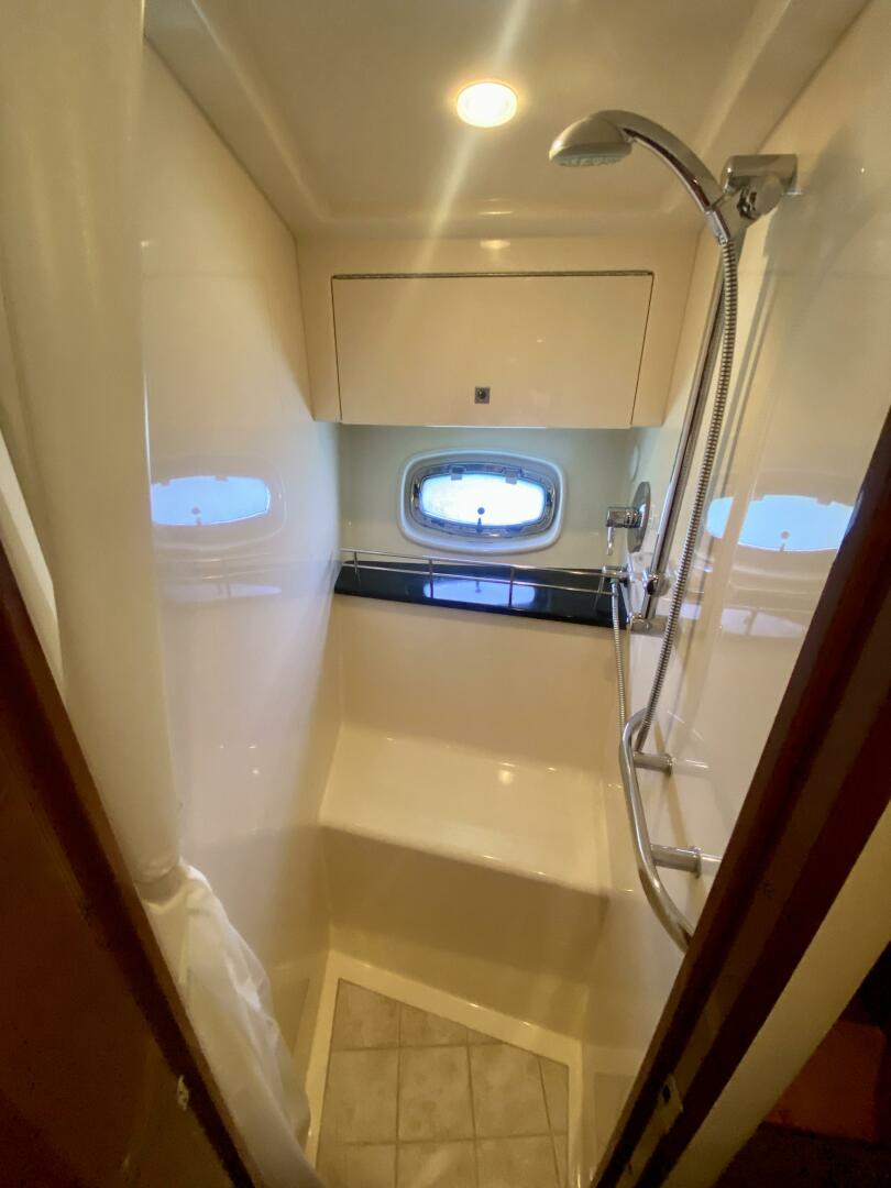 2010 Sea Ray 450 Sundancer - Image 64