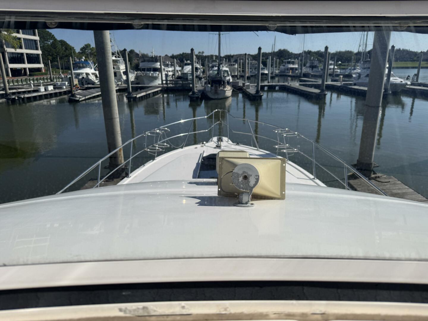 1998 Sea Ray 550 Sedan Bridge - Image 10