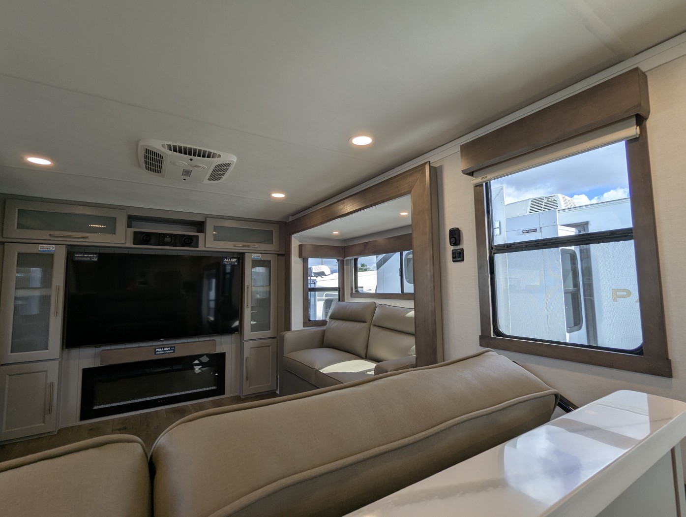 2026 Alliance RV Paradigm 385FL - Image 9