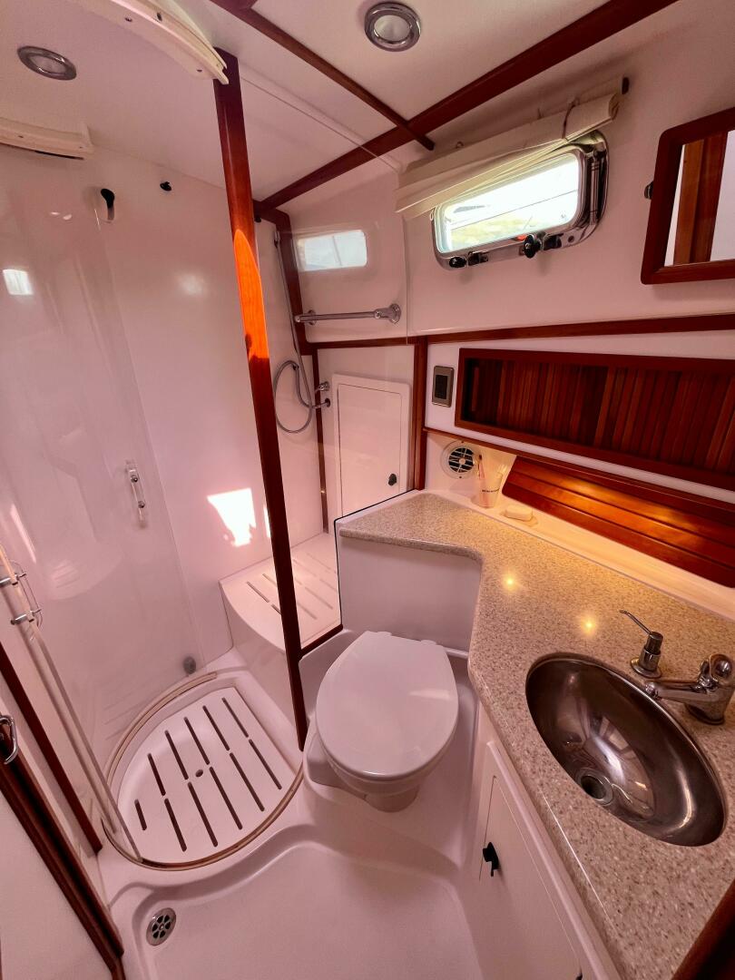 2010 Sabre 40 Sedan - Image 34
