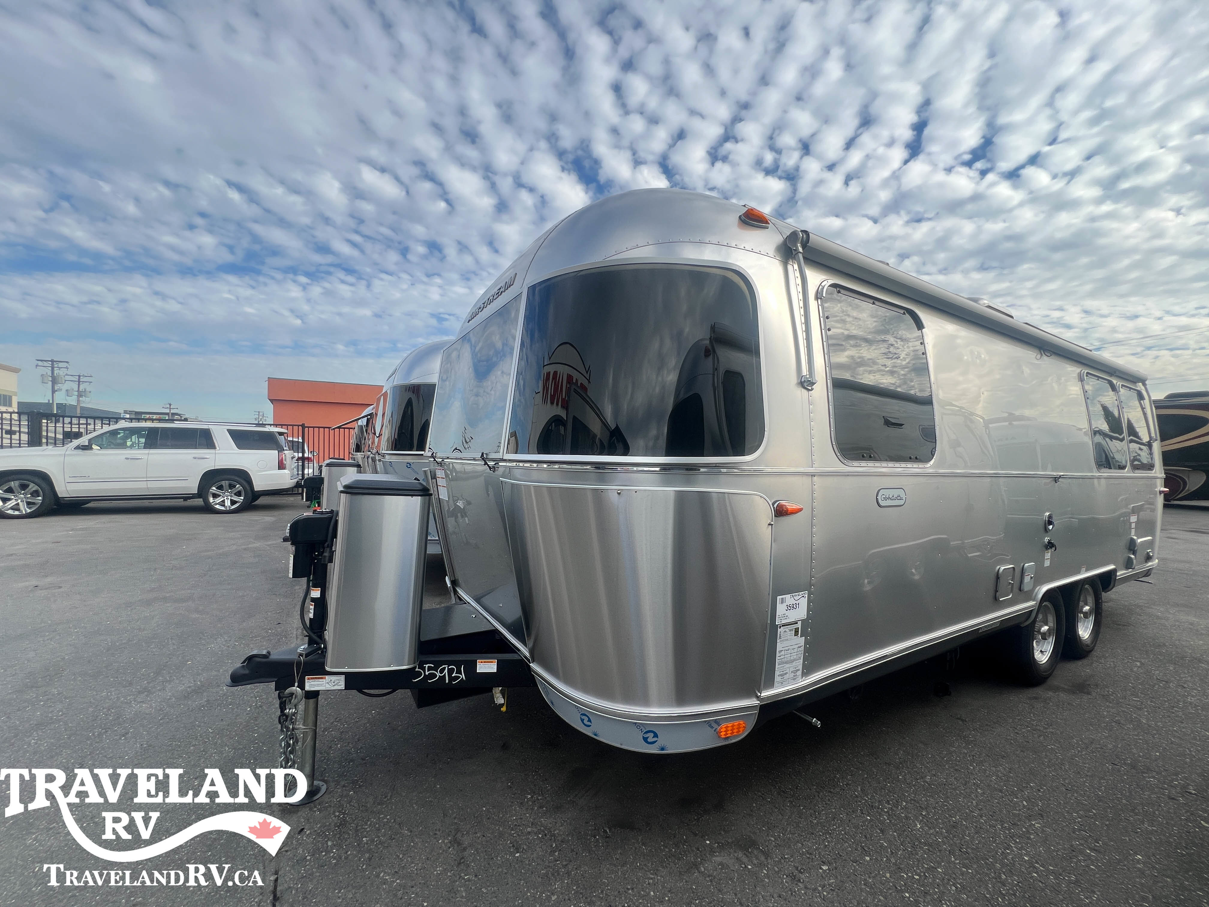2025 Airstream Globetrotter 25FB - Image 2