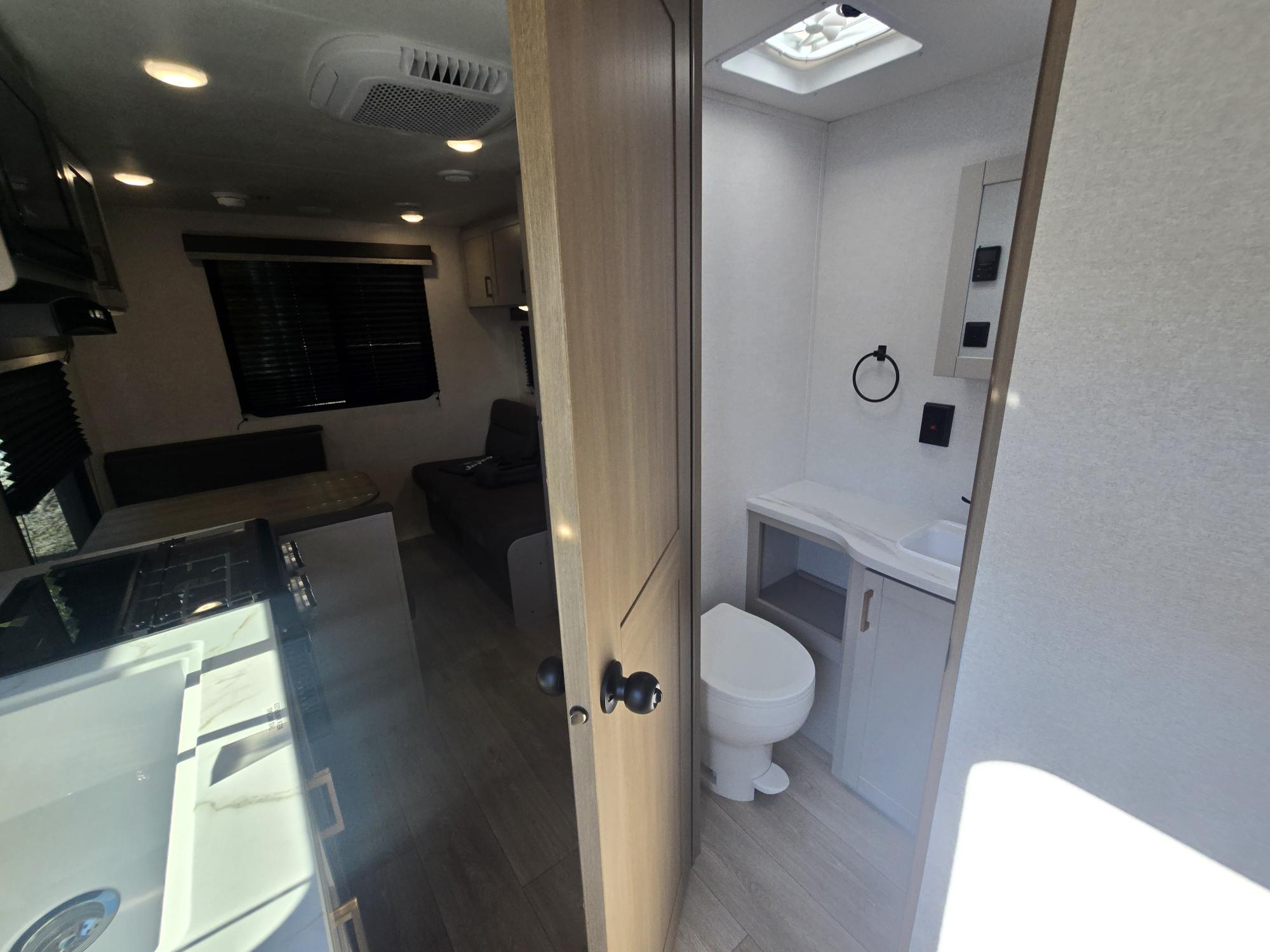 2027 Jayco Jay Flight SLX 210QB - Image 10