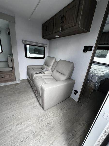 2026 Coachmen FREEDOM EXPRESS FET252RBS - Image 4