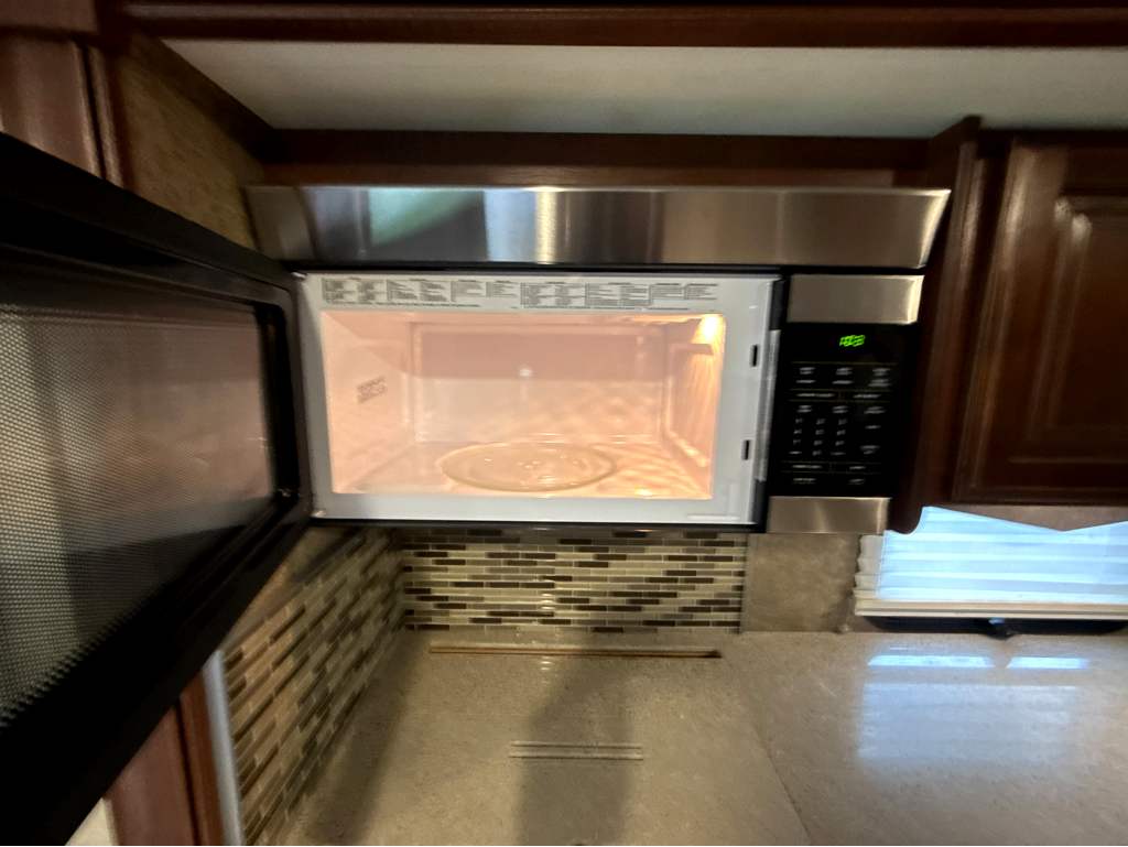 2016 FOREST RIVER GEORGETOWN 328TS - Image 17