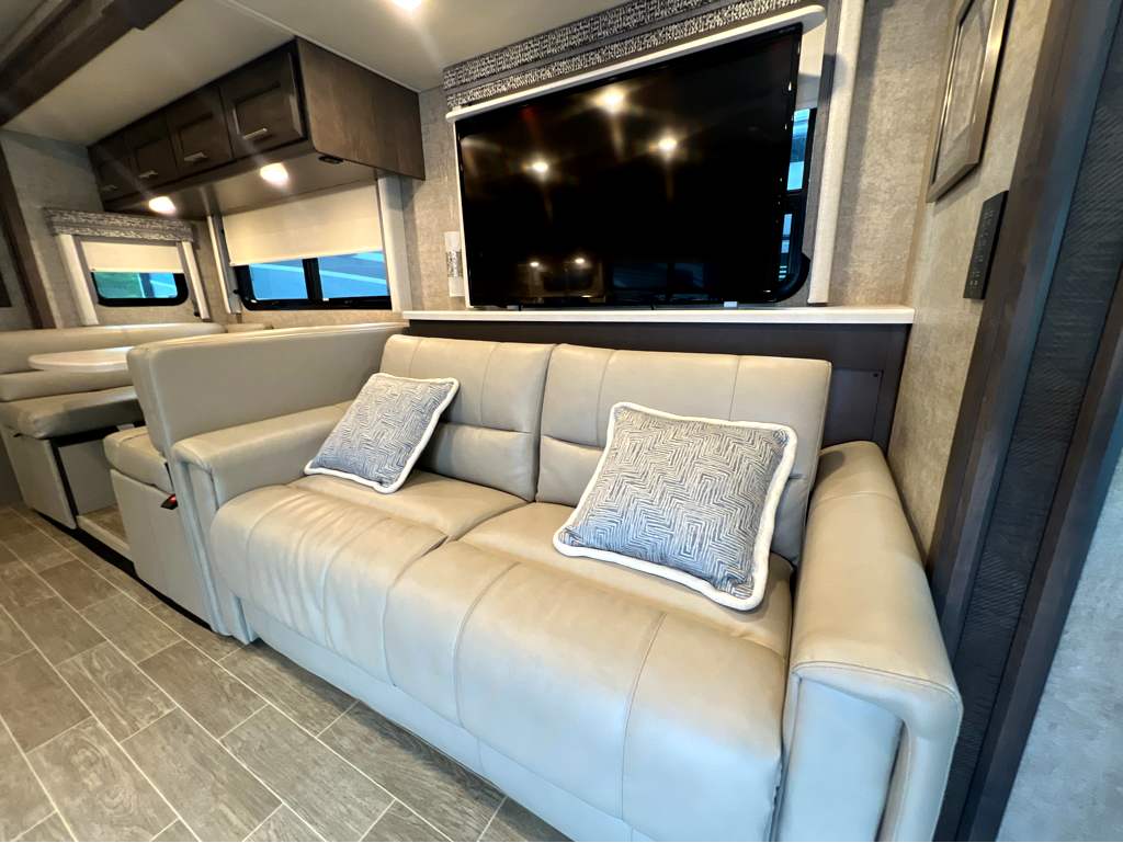 2022 THOR MOTOR COACH MIRAMAR 35.2 - Image 7