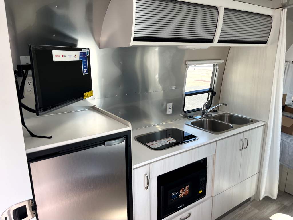 2026 AIRSTREAM BAMBI 22FB - Image 7
