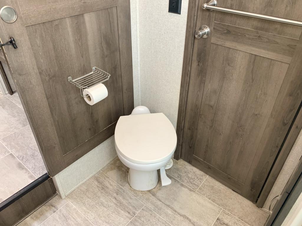 2019 Keystone Montana 3811MS - Image 53