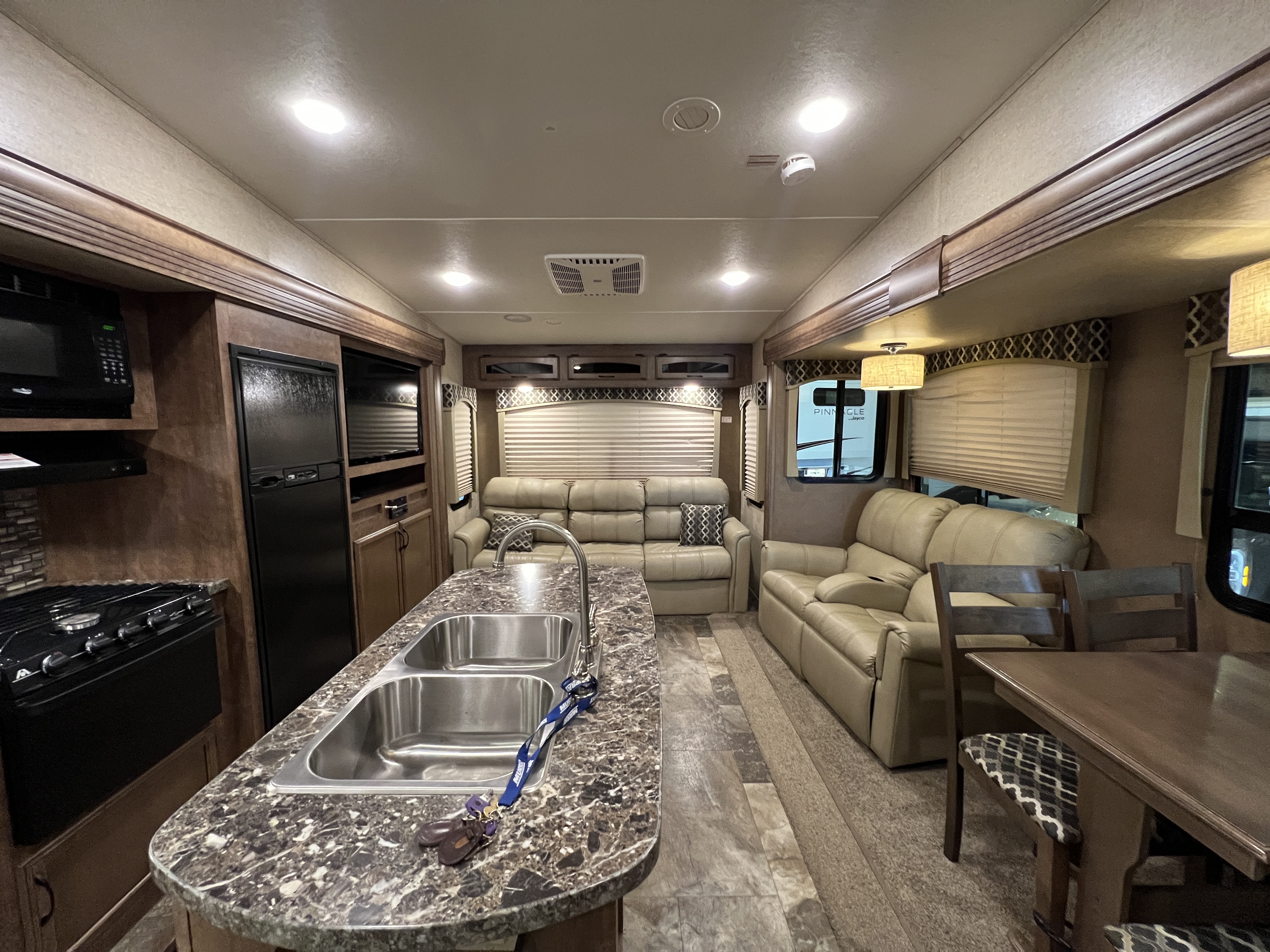 2017 Starcraft Solstice Super Lite 28TSI - Image 2