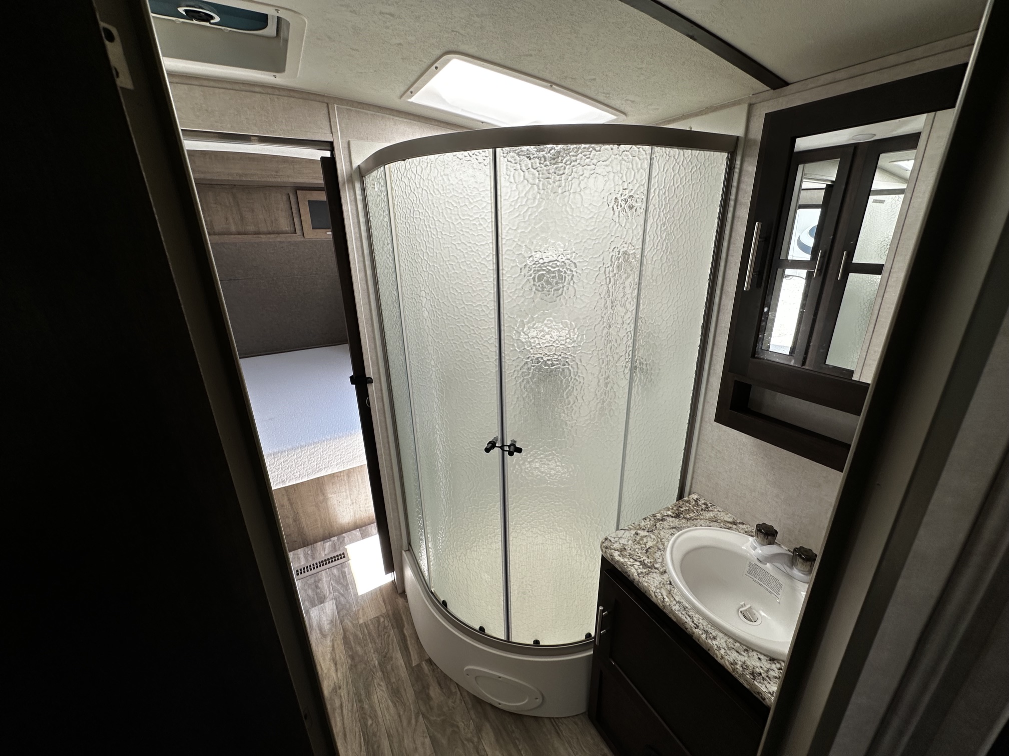 2019 Forest River Surveyor Luxury 251RKS - Image 12