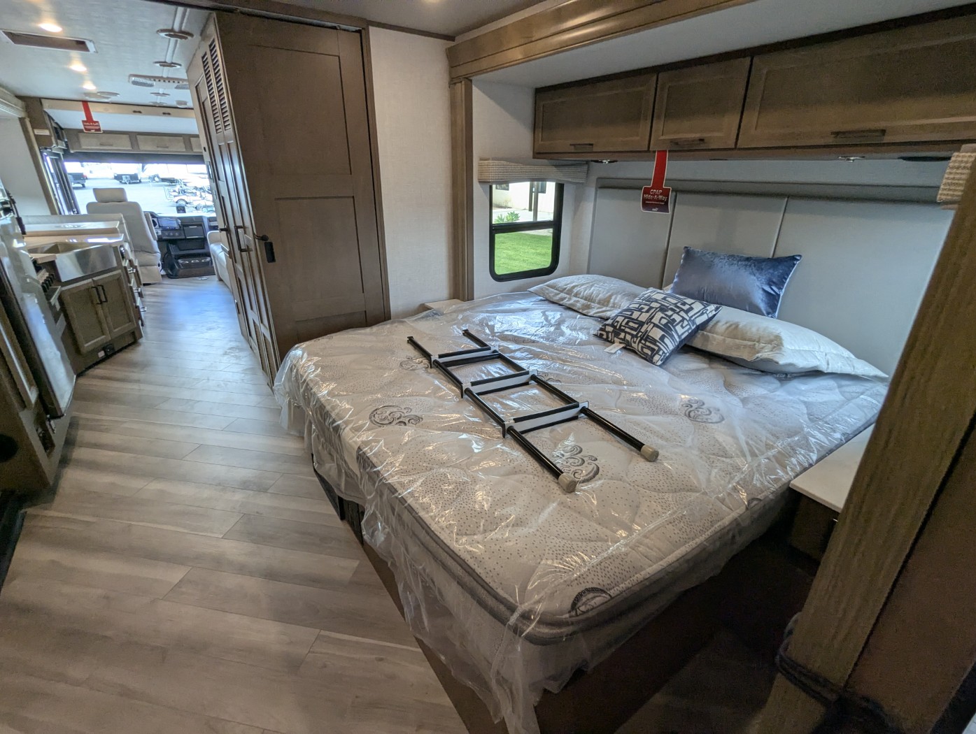 2026 Holiday Rambler Invicta 33HB - Image 29