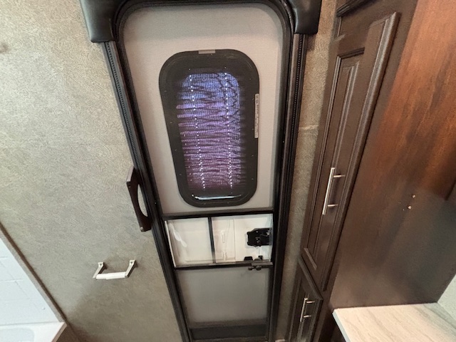 2018 Jayco North Point 379DBFS - Image 39
