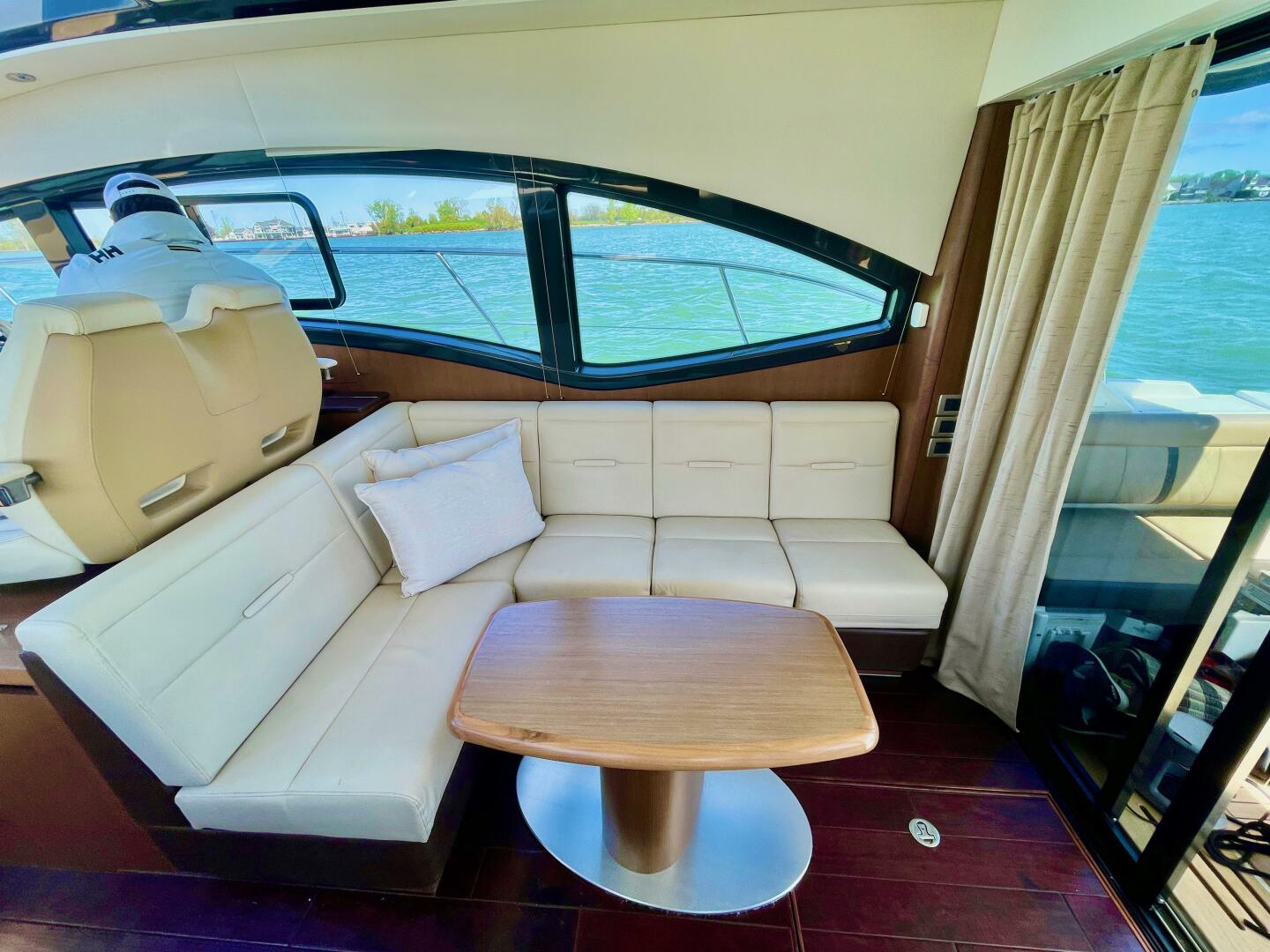 2017 Sea Ray 400 Sundancer - Image 28