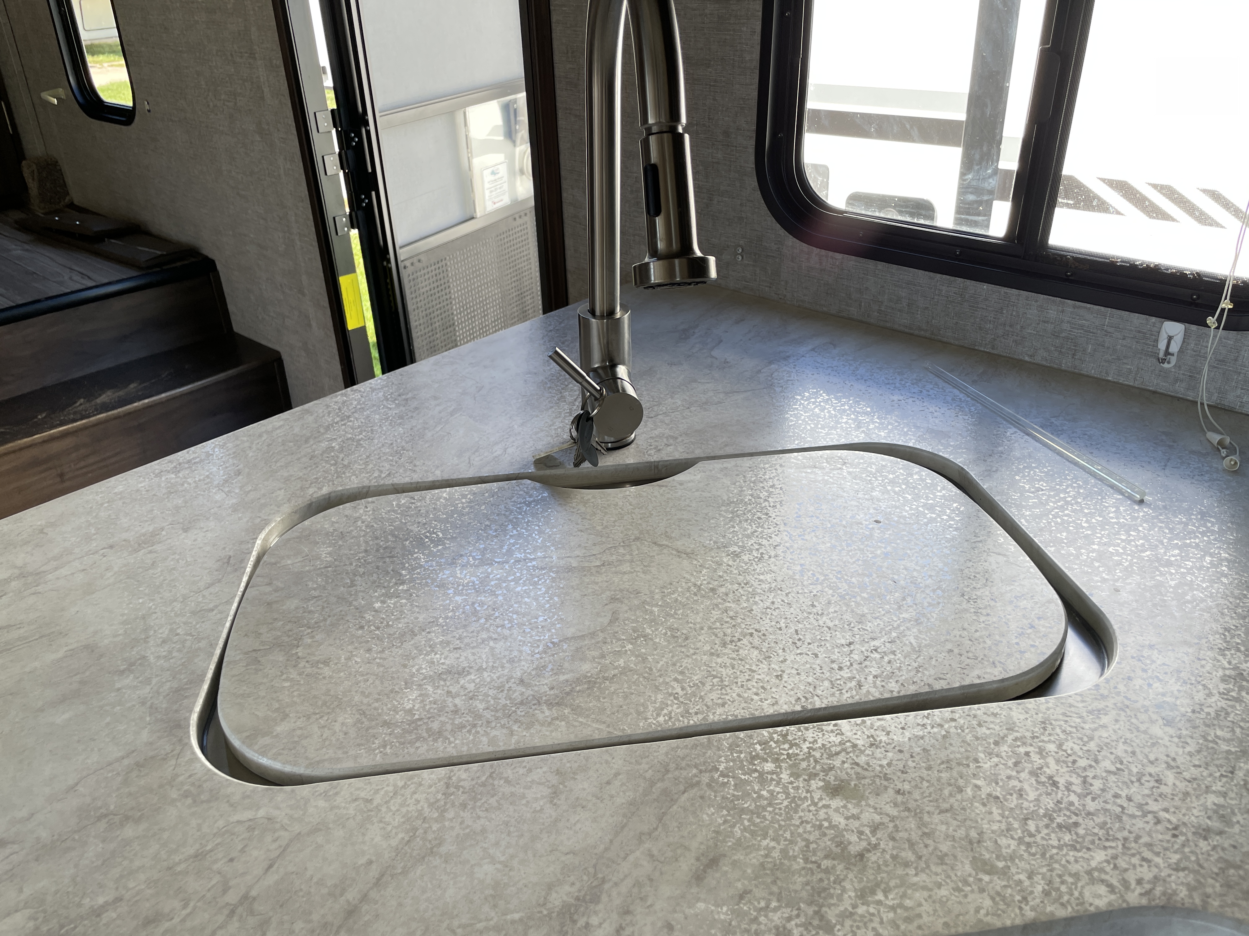2018 Forest River Cherokee Arctic Wolf 265DBH8 - Image 13