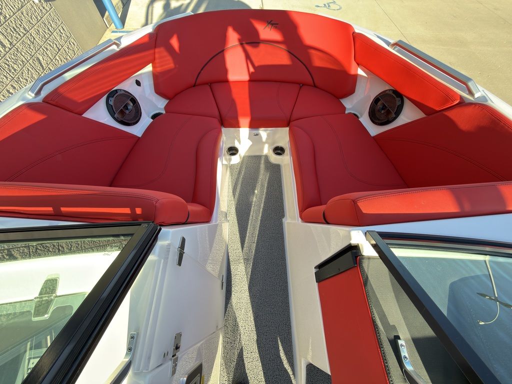 2019 MasterCraft XT22 - Image 64