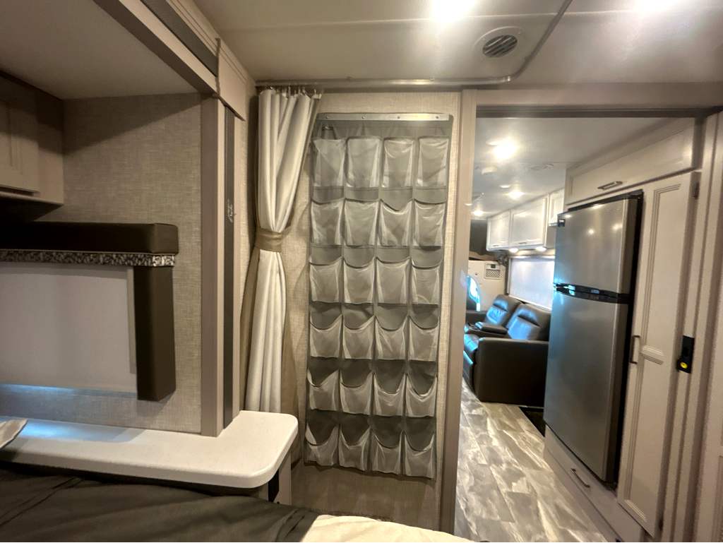 2024 Thor Motor Coach QUANTUM KW29 - Image 23