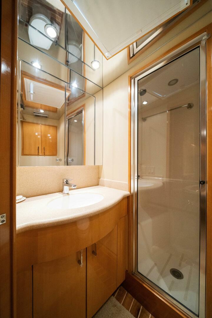 2003 Hatteras 54 Convertible - Image 23