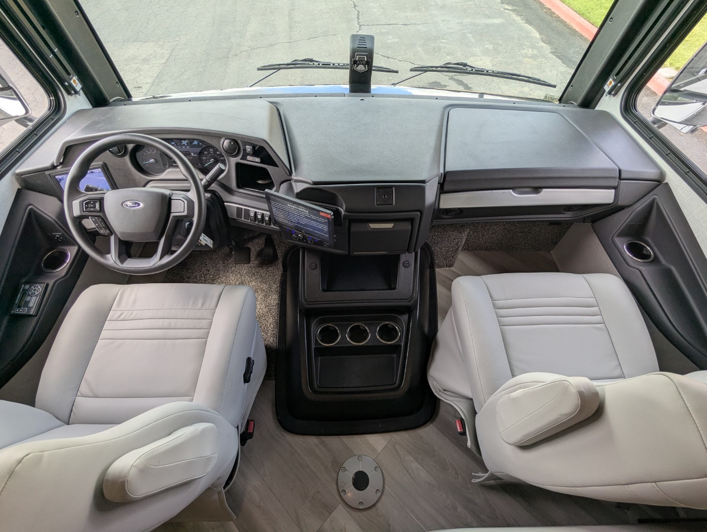 2026 Holiday Rambler Invicta 33HB - Image 12