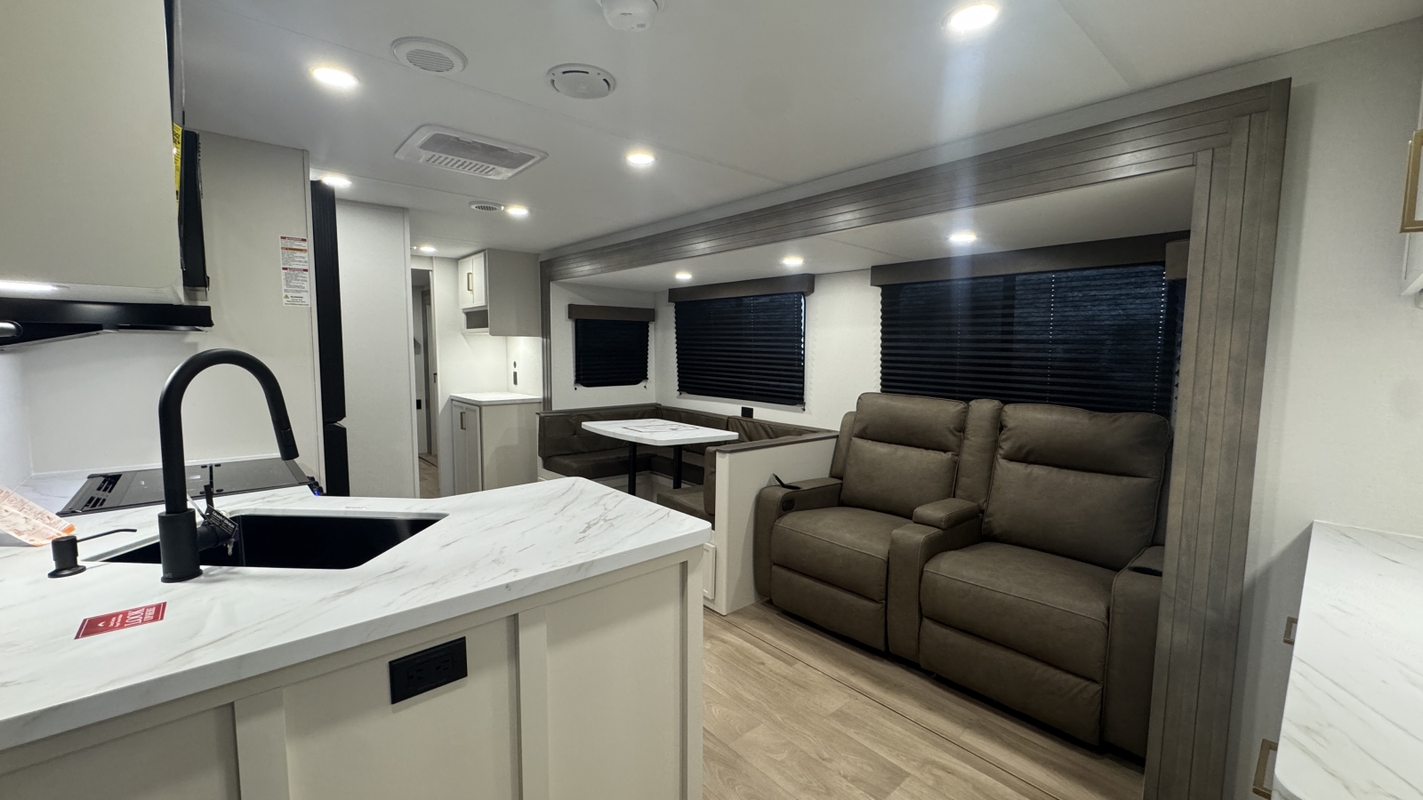 2026 Grand Design Transcend 325BHT - Image 10