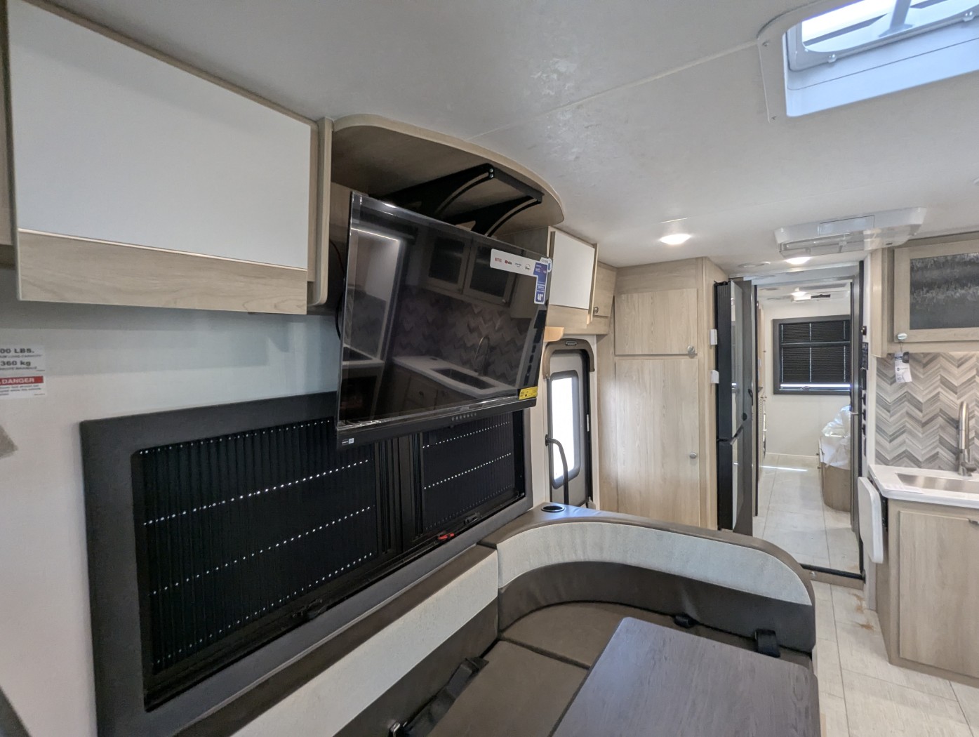 2026 Coachmen Entourage 330DS - Image 24