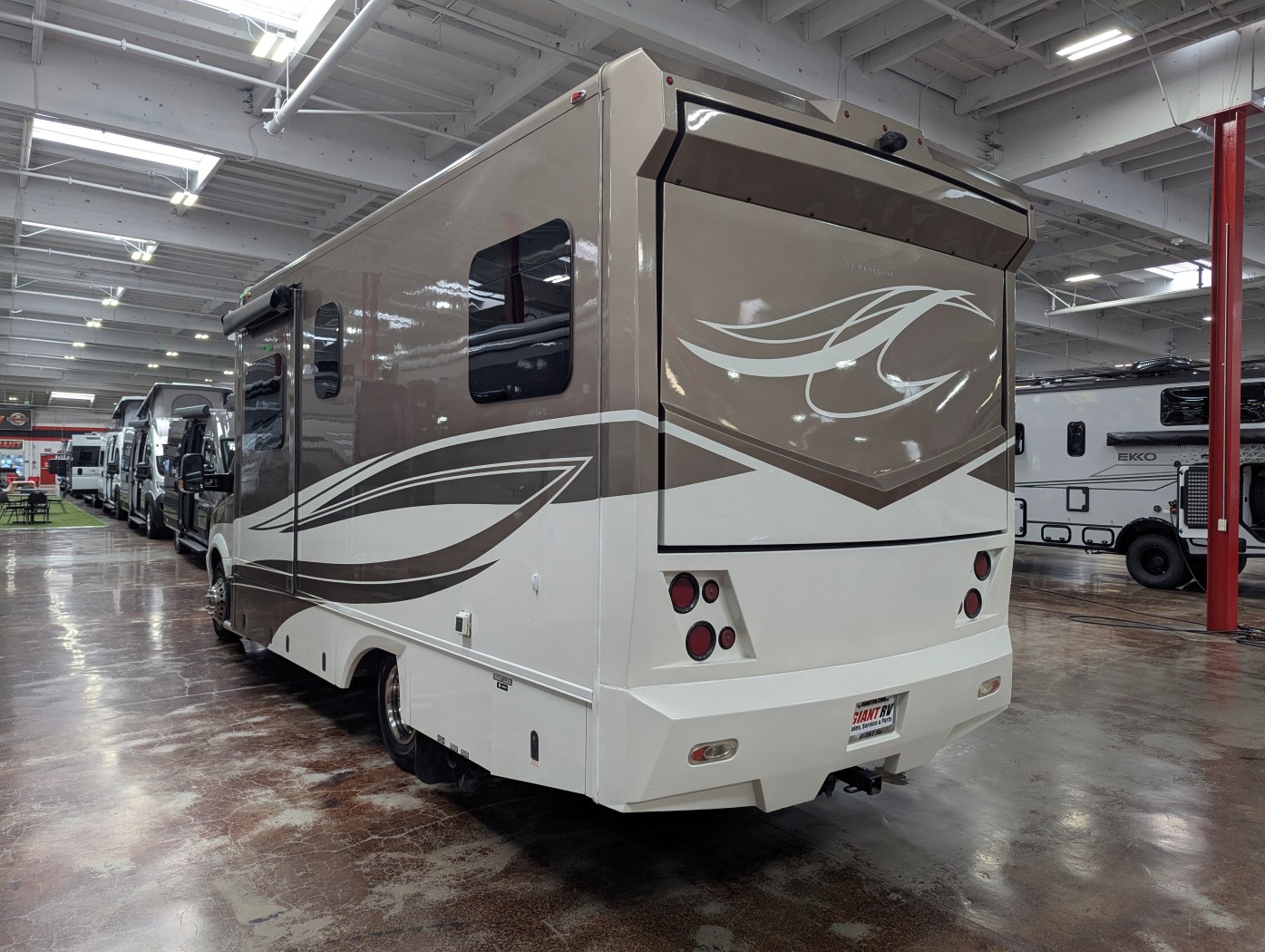 2015 RENEGADE Villagio 25QRS - Image 4