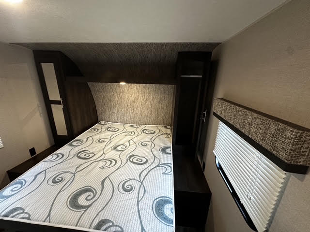2020 KZ RV Sportsmen LE 261BHKLE - Image 18