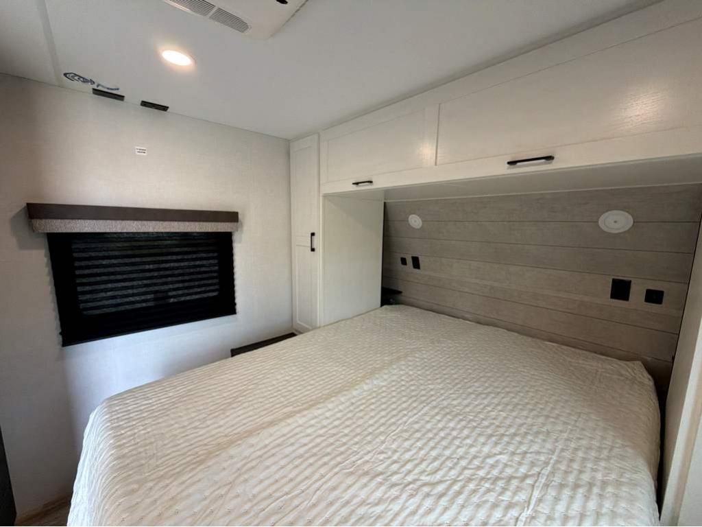 2026 VENTURE RV SIENNA 281VQB - Image 32