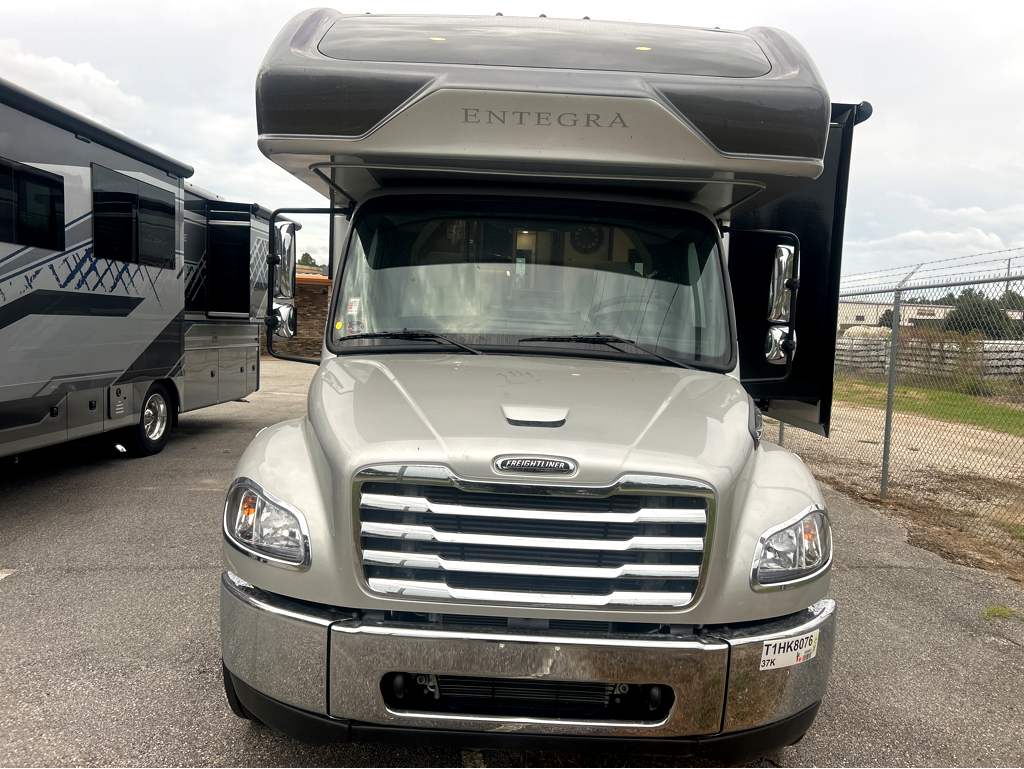 2026 ENTEGRA COACH ACCOLADE 37K - Image 2