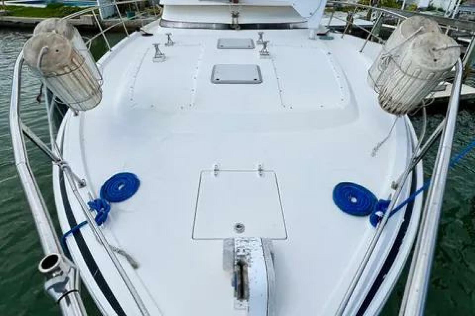 1996 Cruisers Yachts 4285 Express Bridge - Image 25