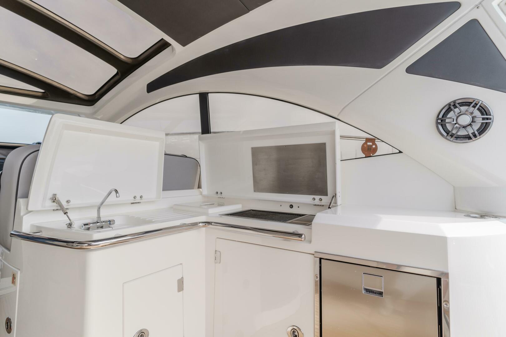 2012 Sunseeker Portofino 48 - Image 9