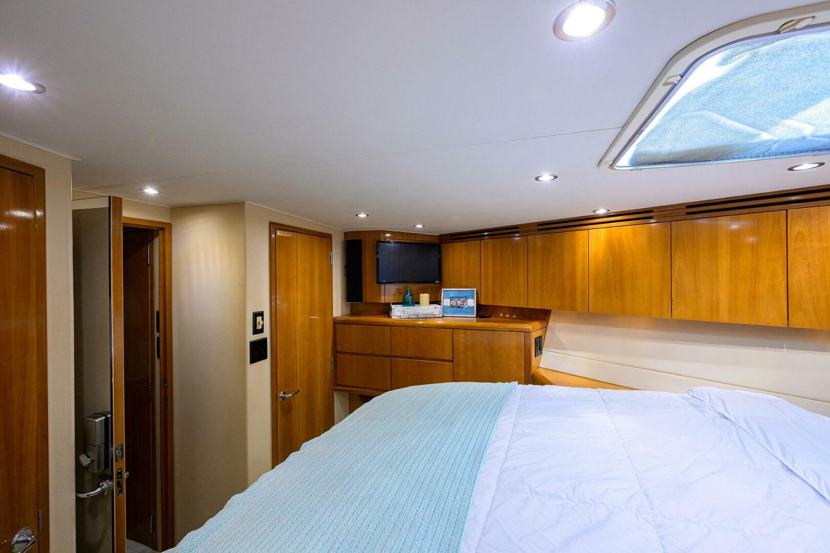 2001 Hatteras 43 Convertible Base - Image 28