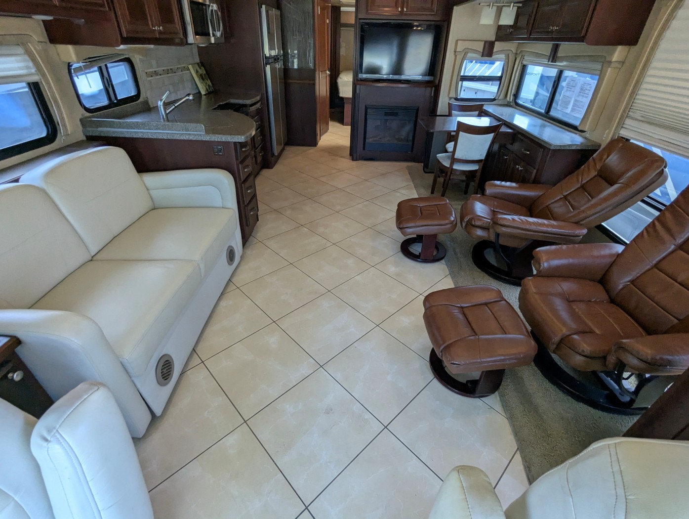 2011 DAMON ASTORIA 40KT - Image 13