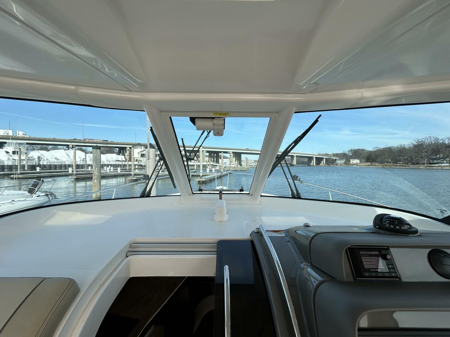 2018 Pursuit OS 385 Offshore - Image 11