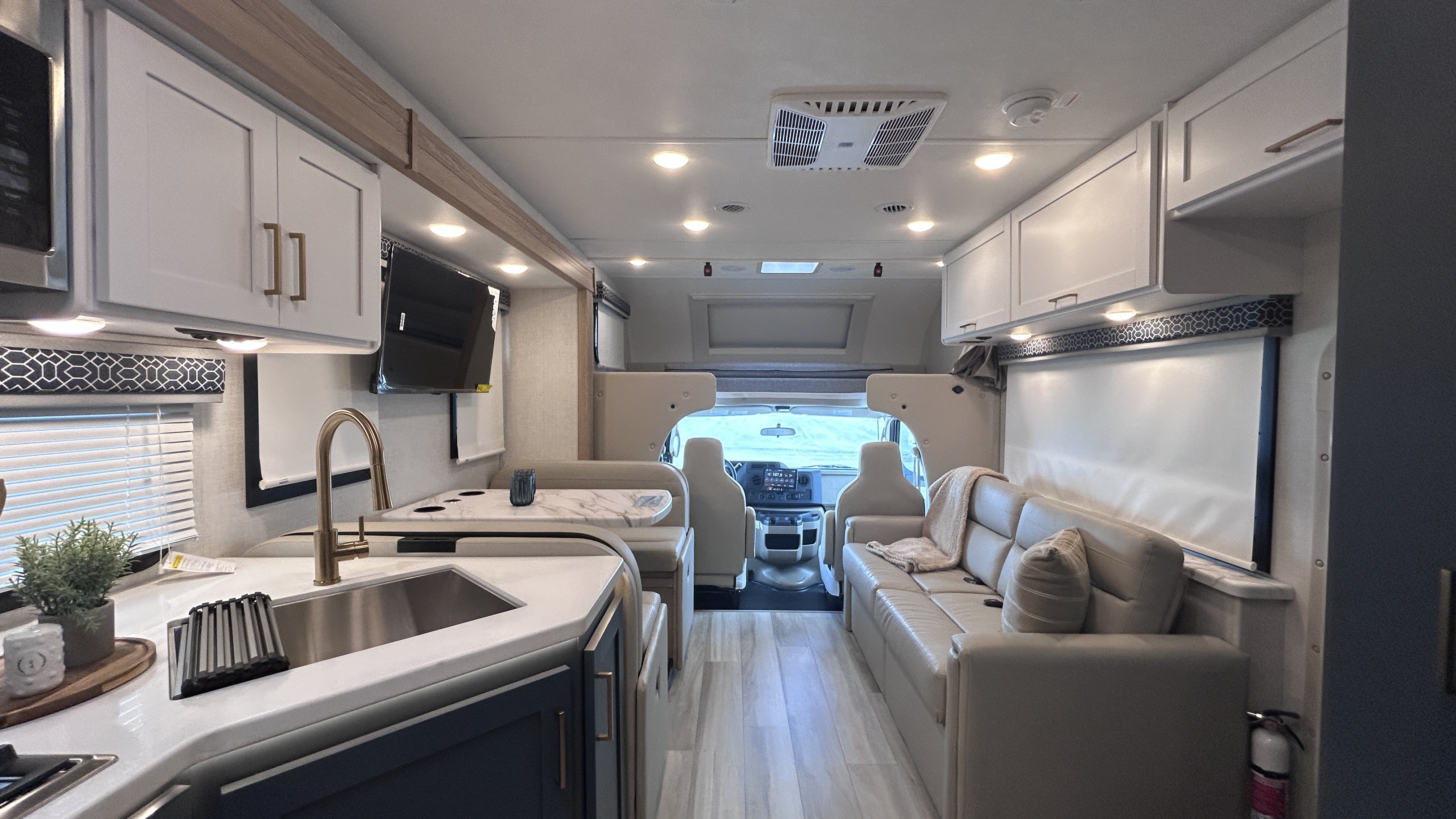 2026 Thor Motor Coach Quantum LF31 - Image 11