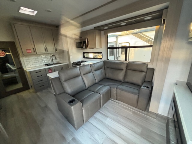 2026 Grand Design Momentum M-Class 392M - Image 15
