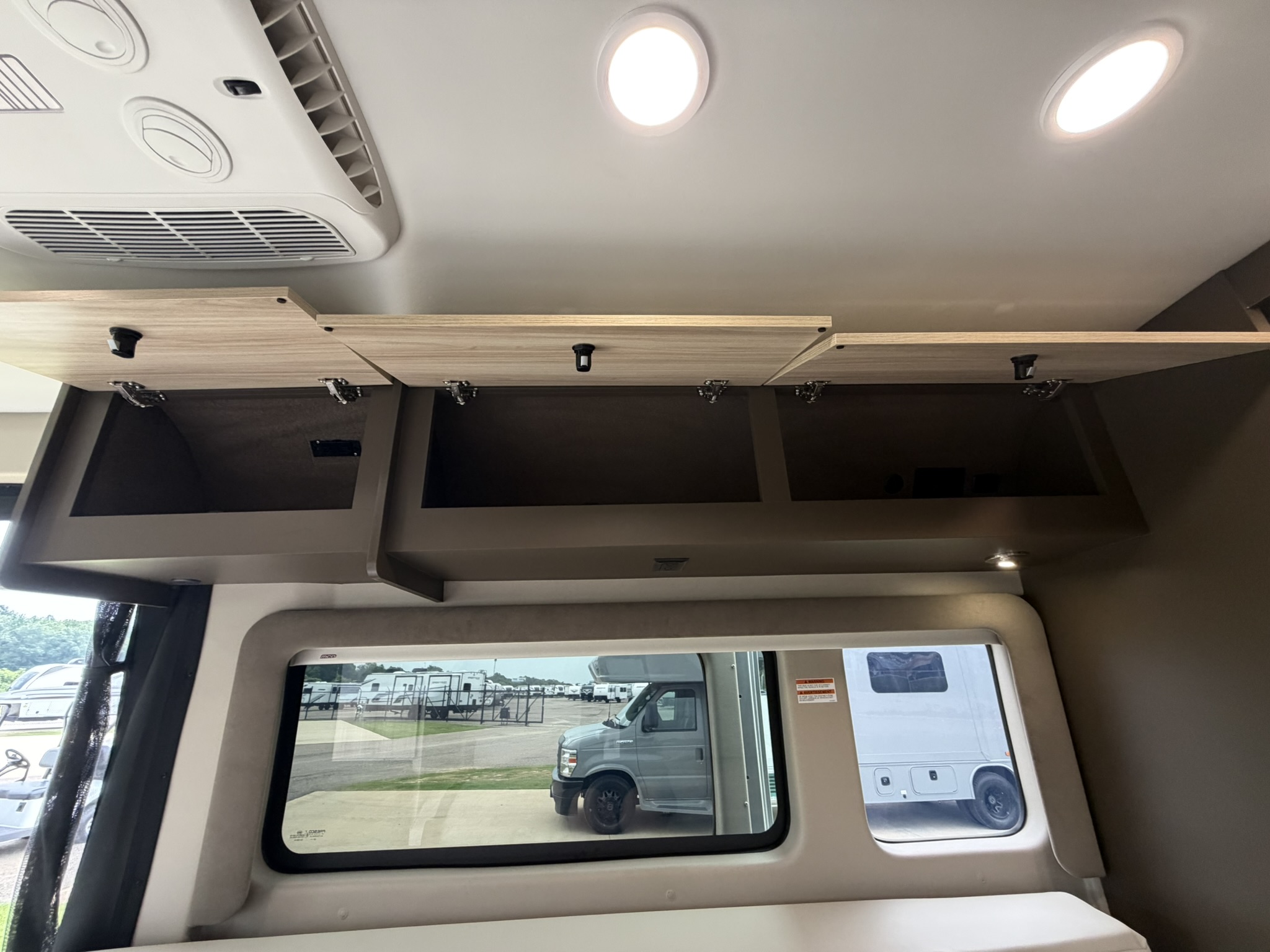 2027 ENTEGRA COACH ETHOS 20T - Image 23