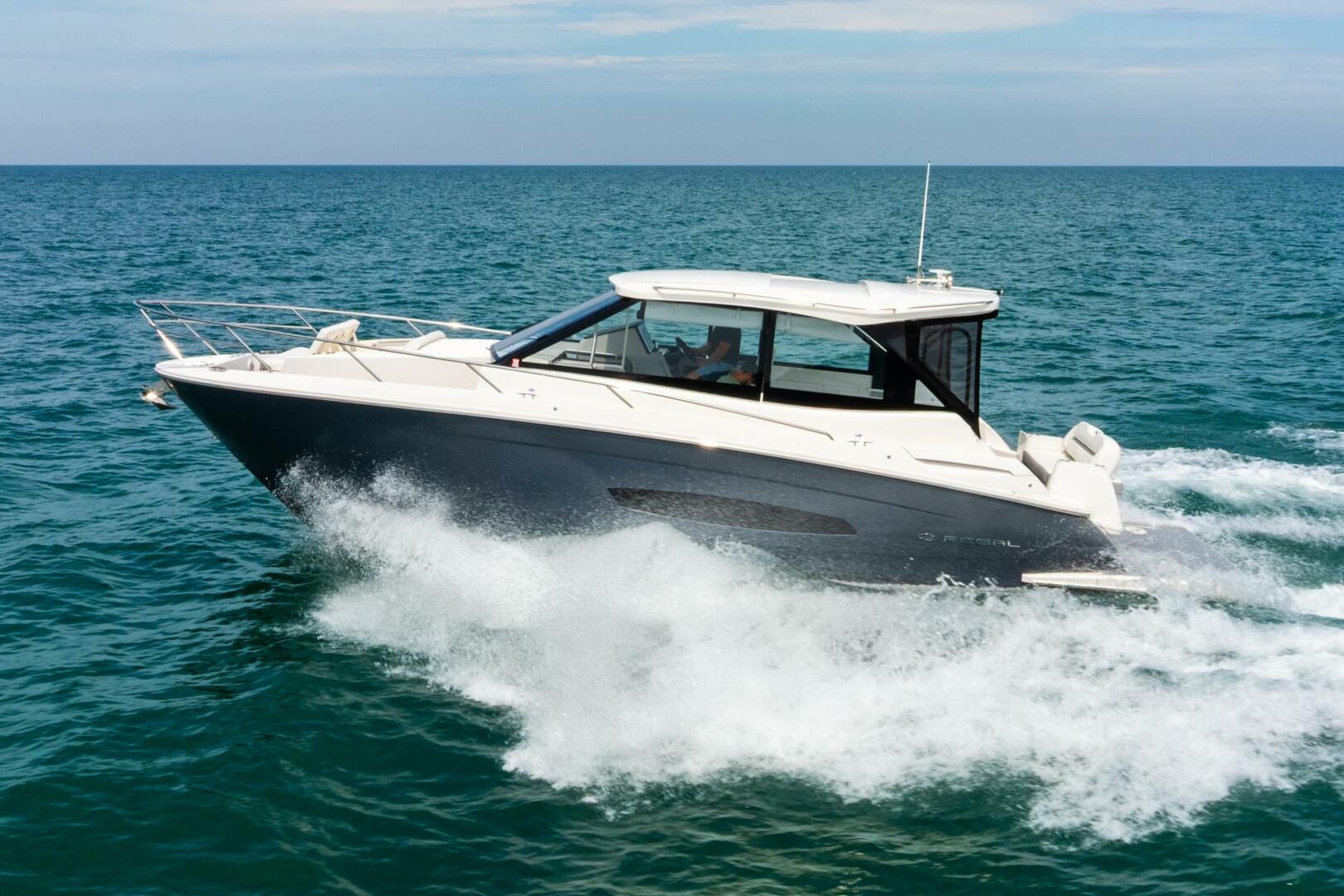 2022 Regal 36 Grande Coupe - Image 6