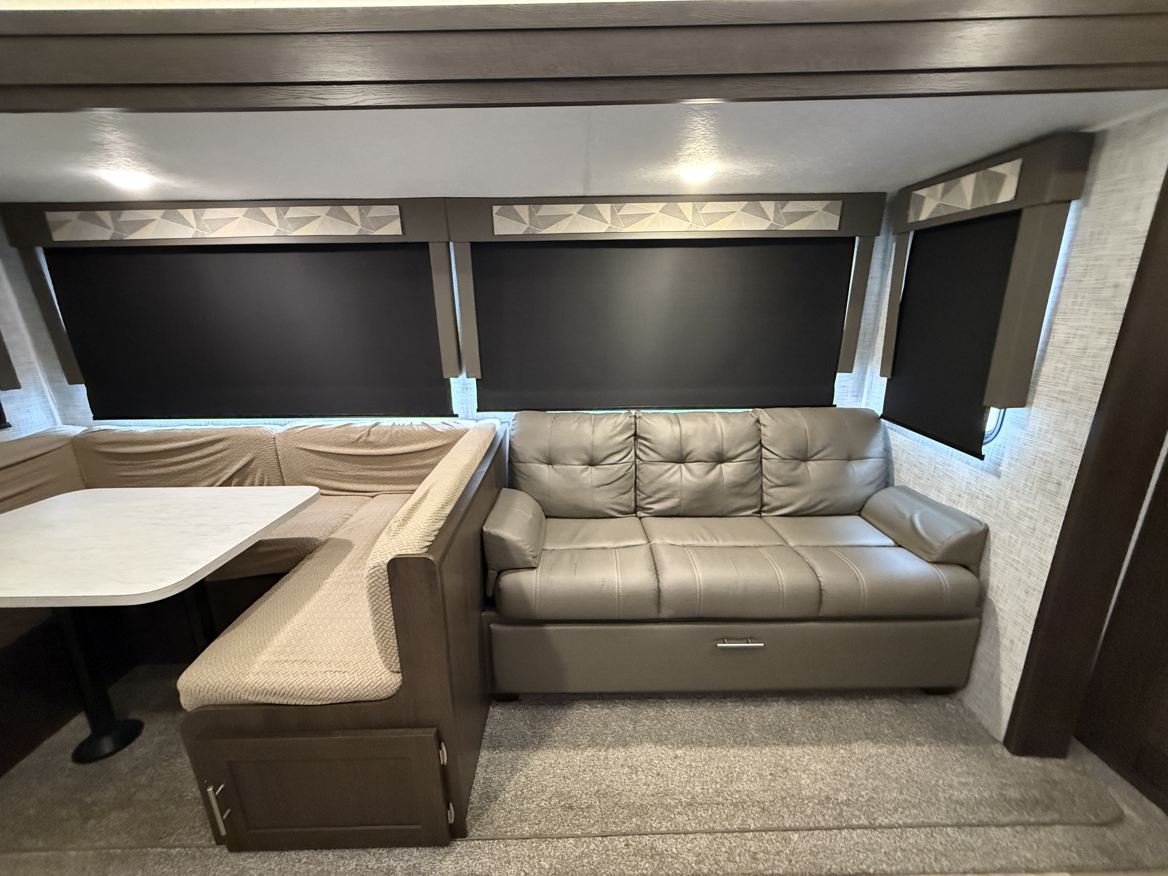 2019 Forest River Wildwood 31KQBTS - Image 14