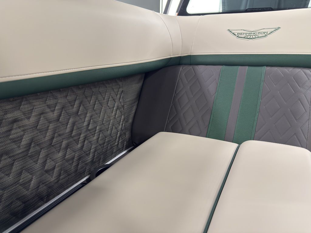 2026 Bennington 24MCSB Carbon Fiber Arch Tritoon Pontoon - Image 46