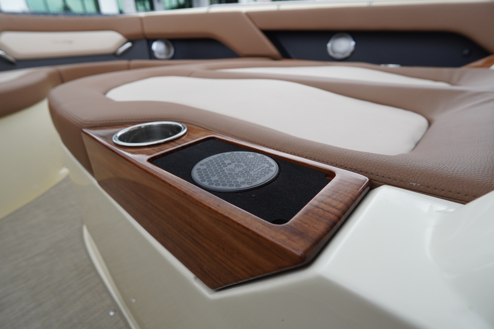2026 Chris-Craft 31 Catalina - Image 24