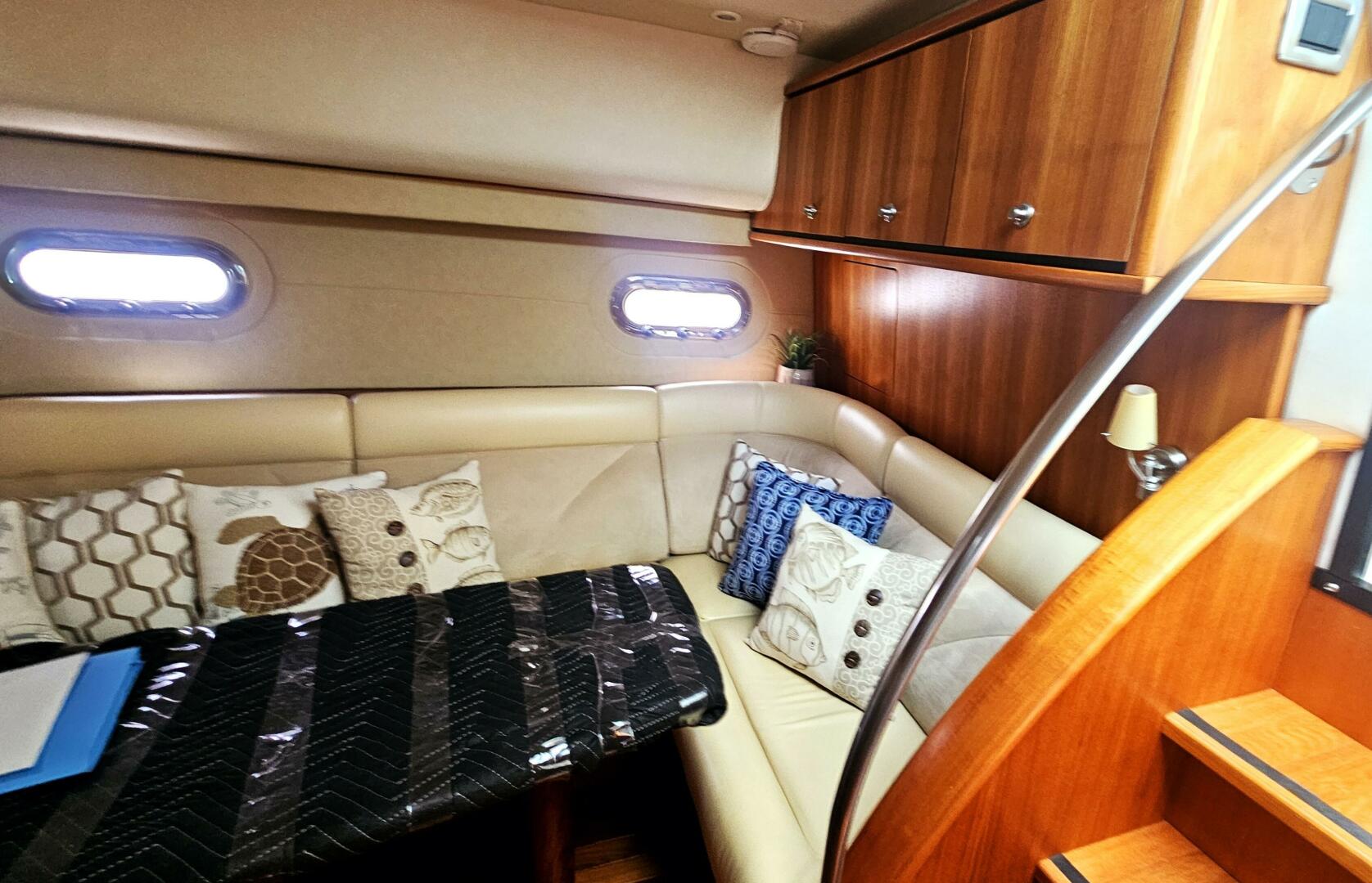 2006 Tiara Yachts 4300 Sovran - Image 25