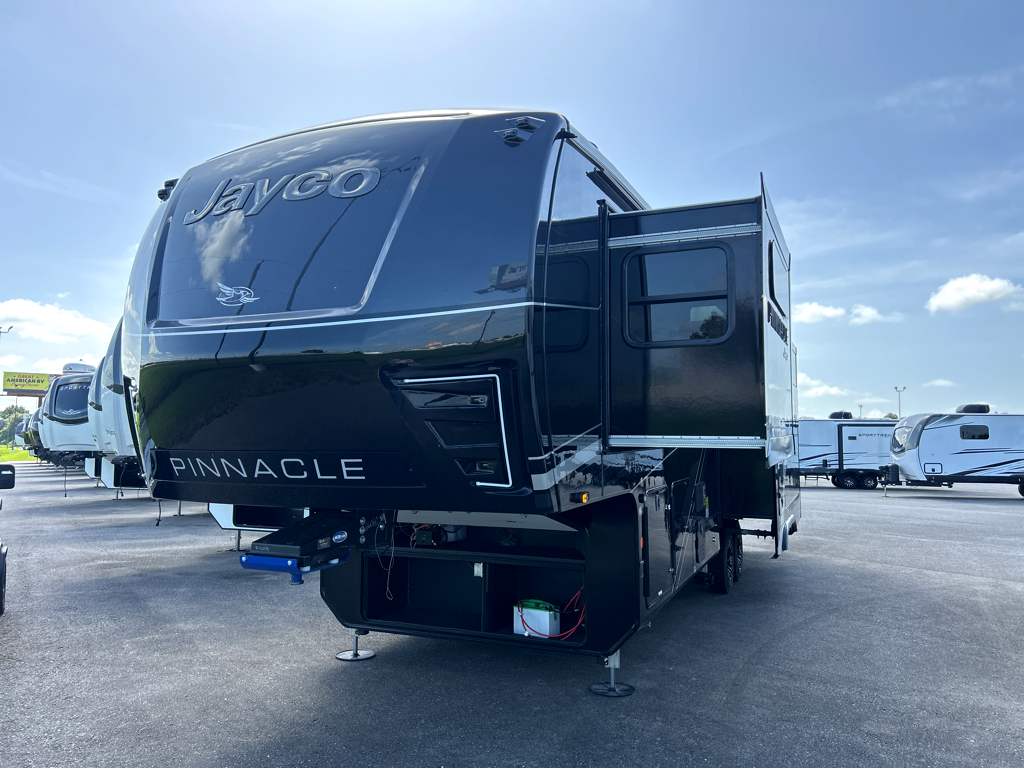 2027 JAYCO PINNACLE 32RLTS - Image 2