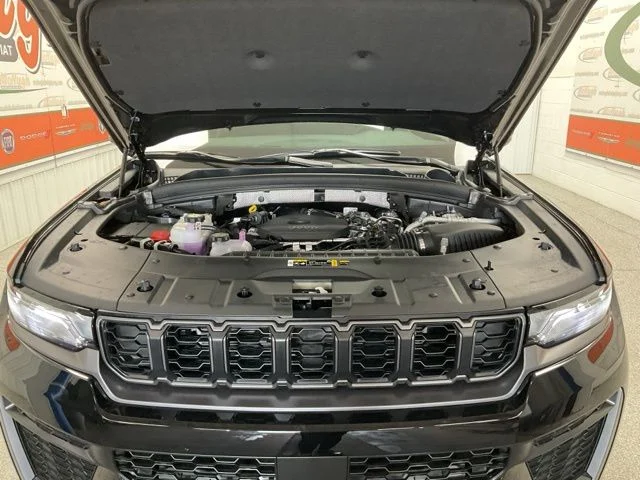 2026 Jeep Grand-Cherokee-L Laredo Altitude 4x4 - Image 12