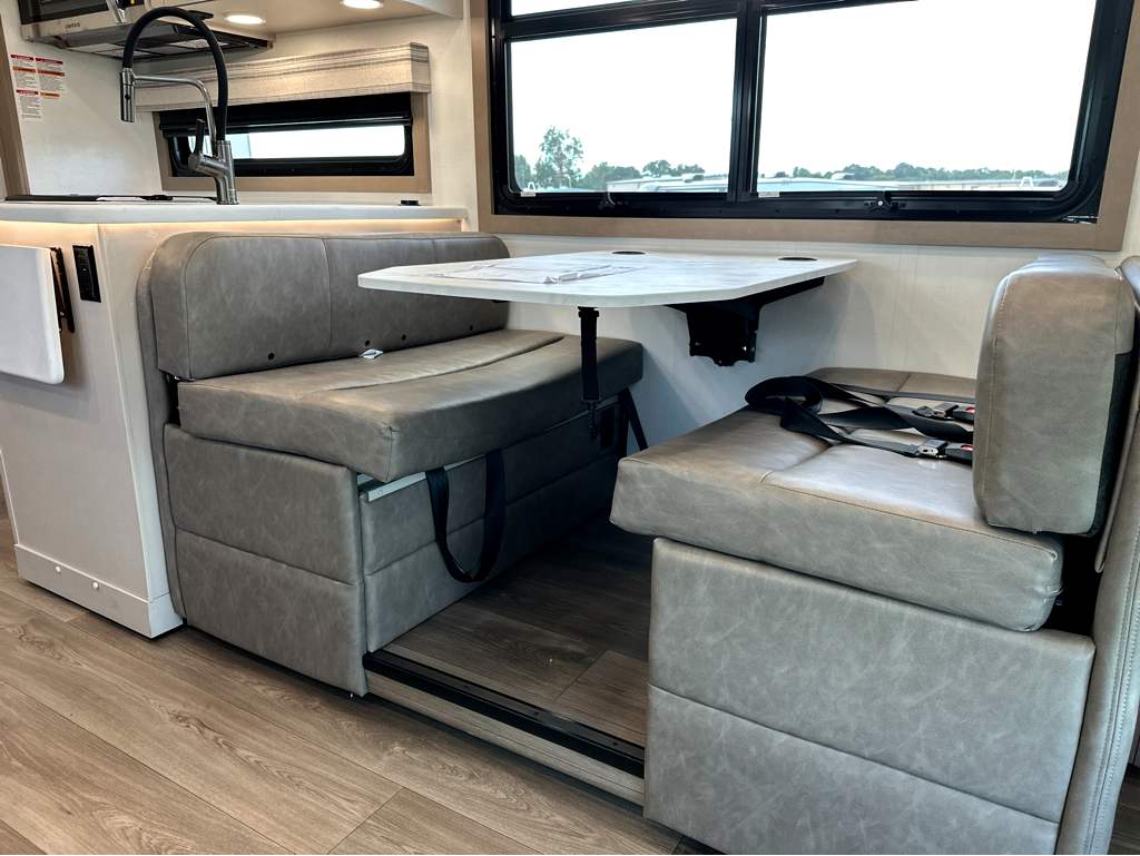 2027 JAYCO GREYHAWK XL 32U - Image 10