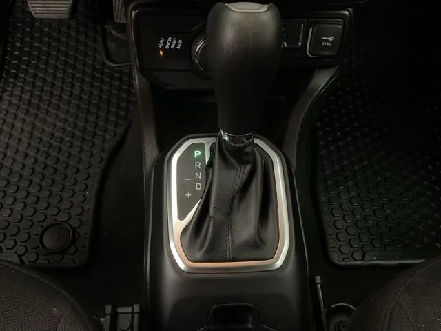 2023 Jeep Renegade Utility 4D Latitude 4WD - Image 19
