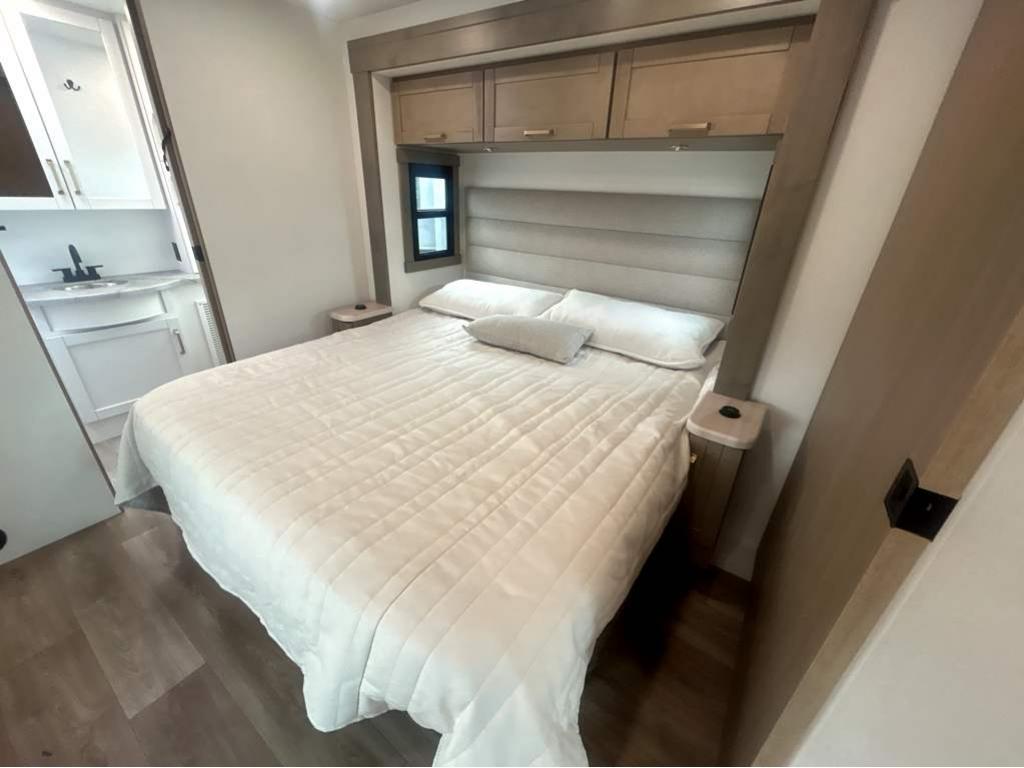 2027 ENTEGRA COACH VISION XL 36C - Image 29