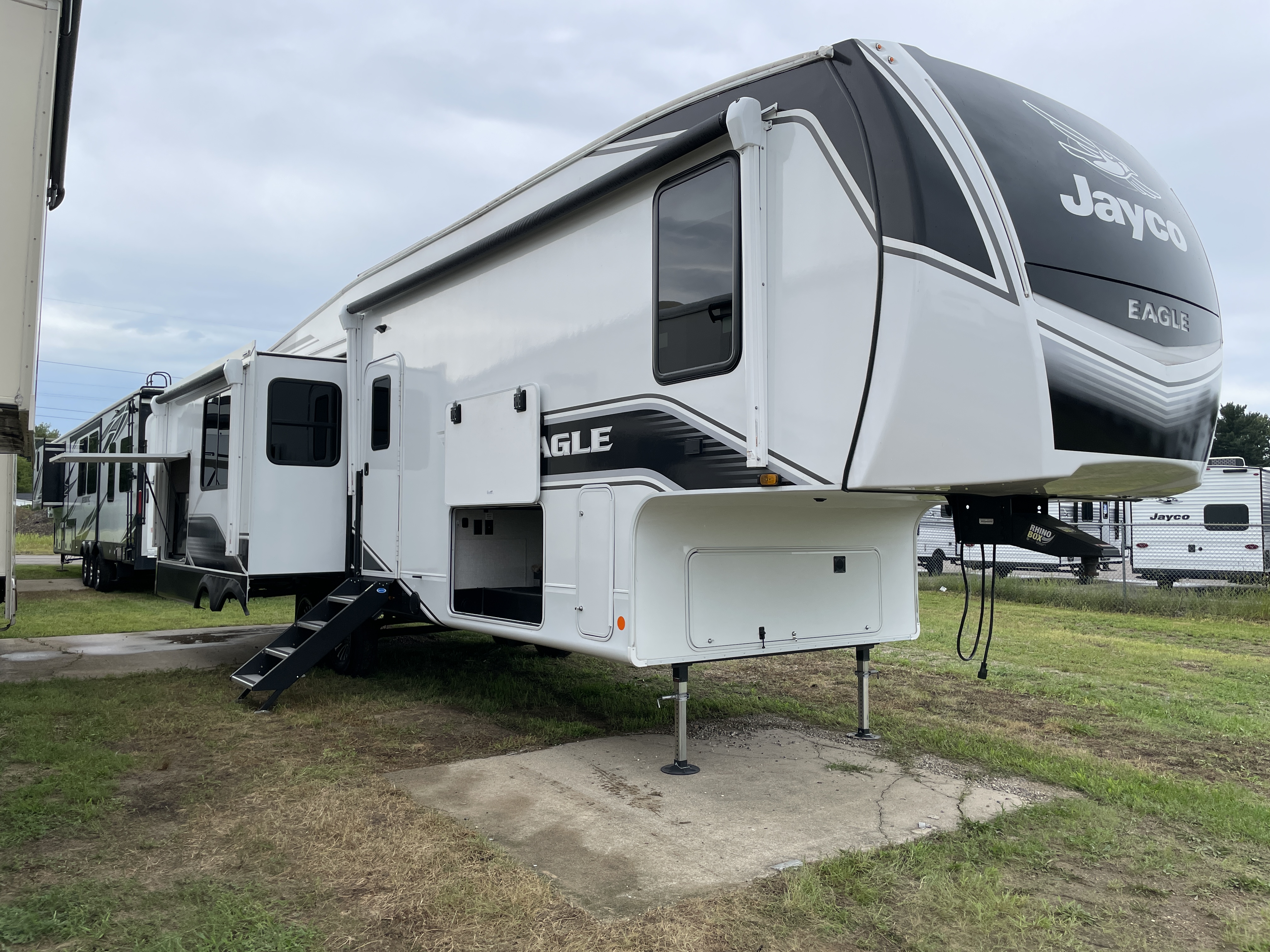 2024 Jayco Eagle 317RLOK - Image 1