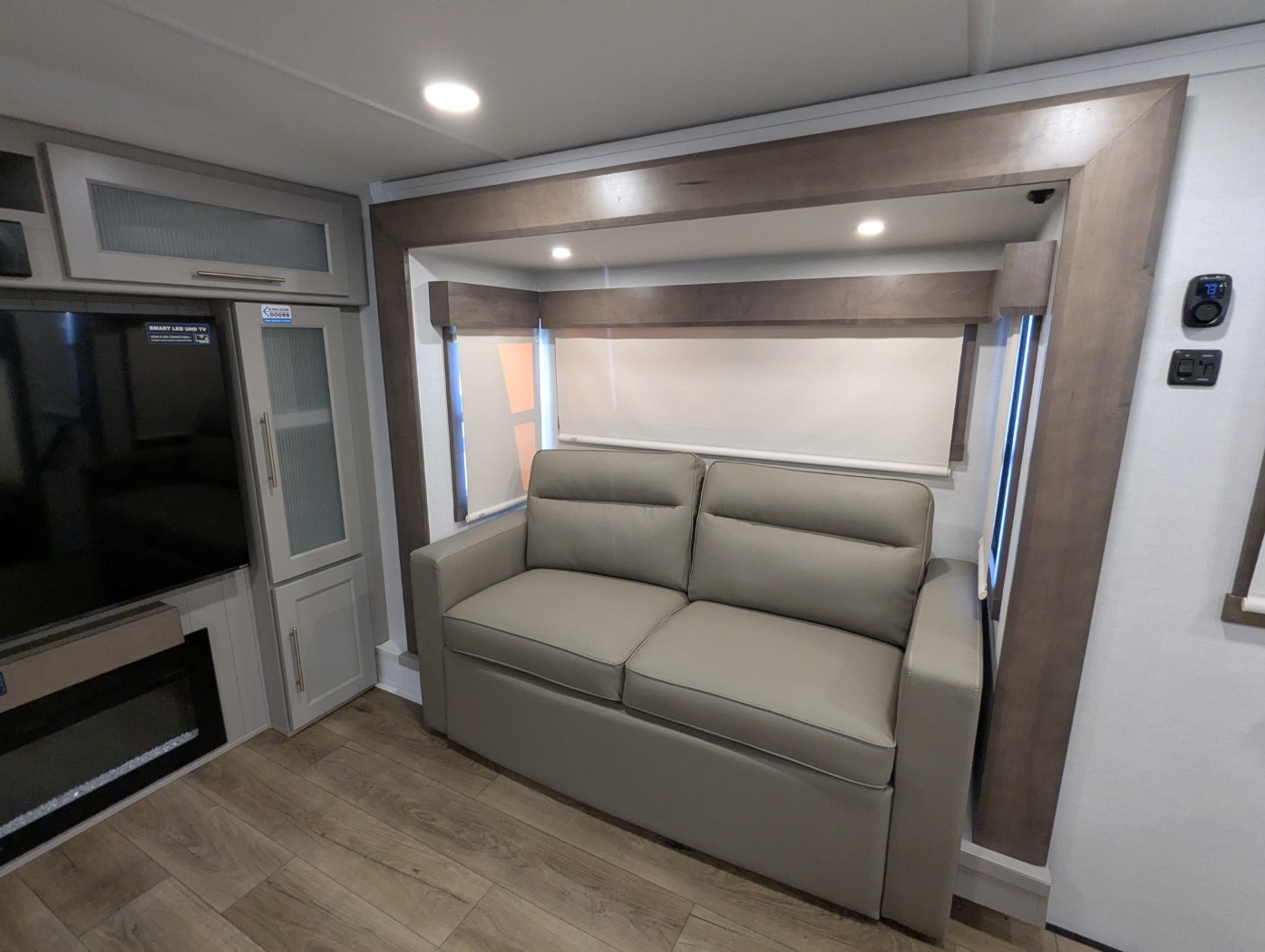 2026 Alliance RV Paradigm 385FL - Image 9