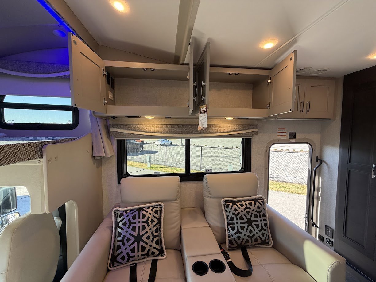 2026 THOR MOTOR COACH PASADENA 34XG - Image 20