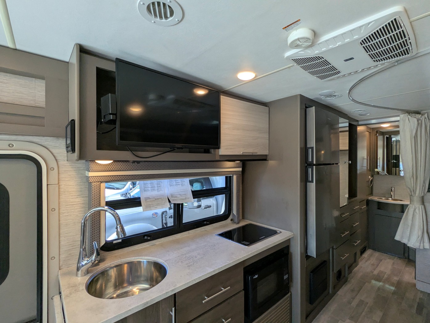2023 Thor Motor Coach Axis 24.4 - Image 15