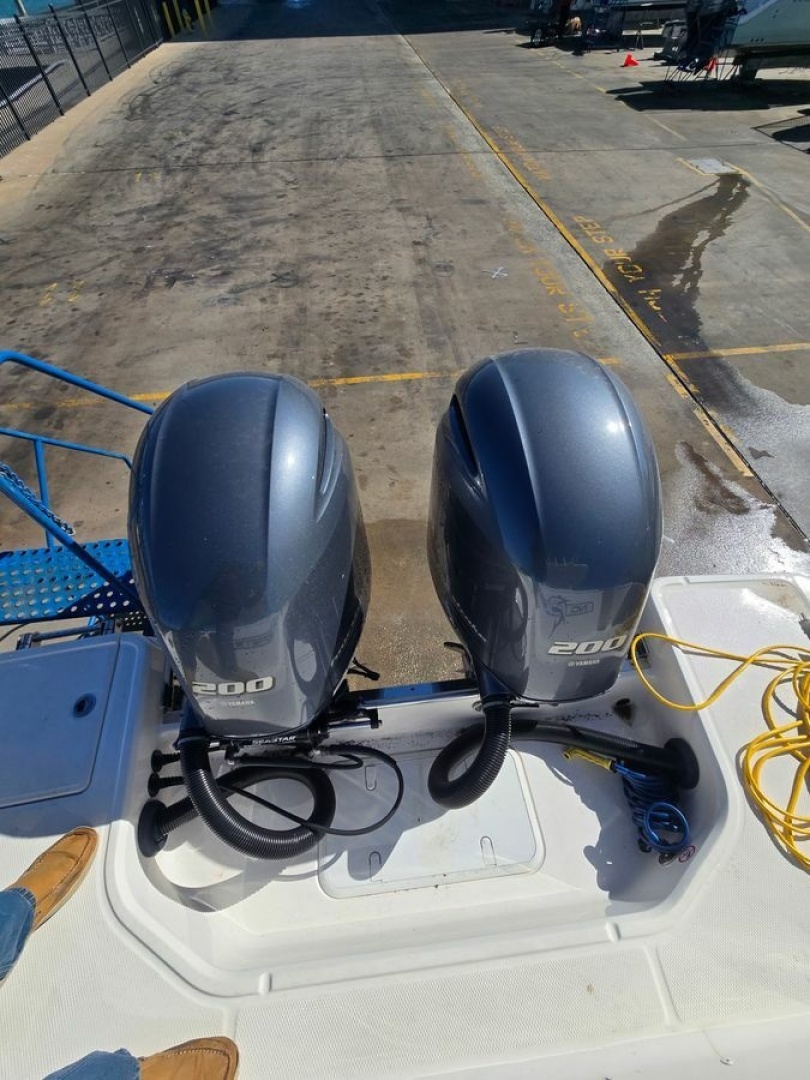 2022 Robalo R272 - Image 18